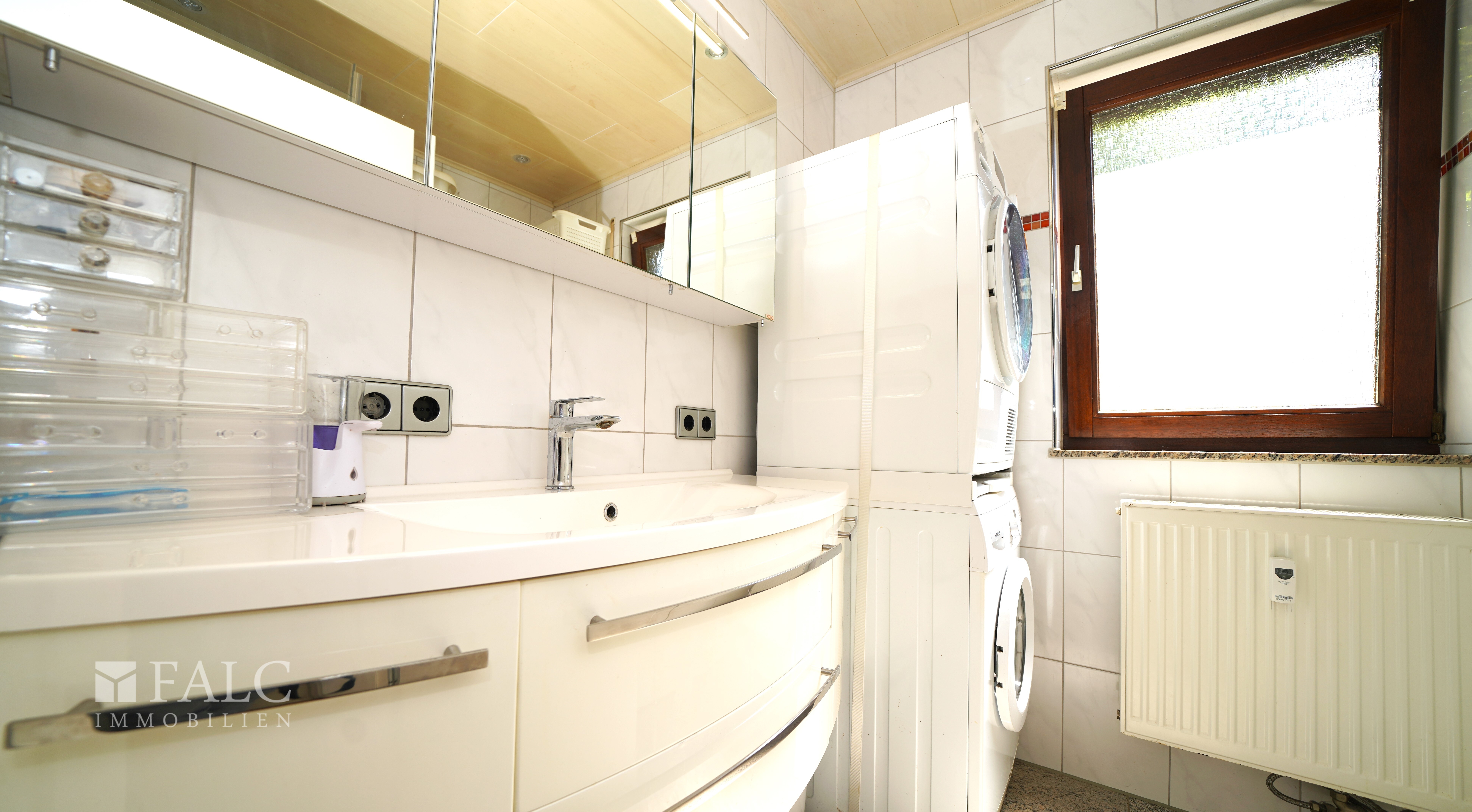 Helles Badezimmer
